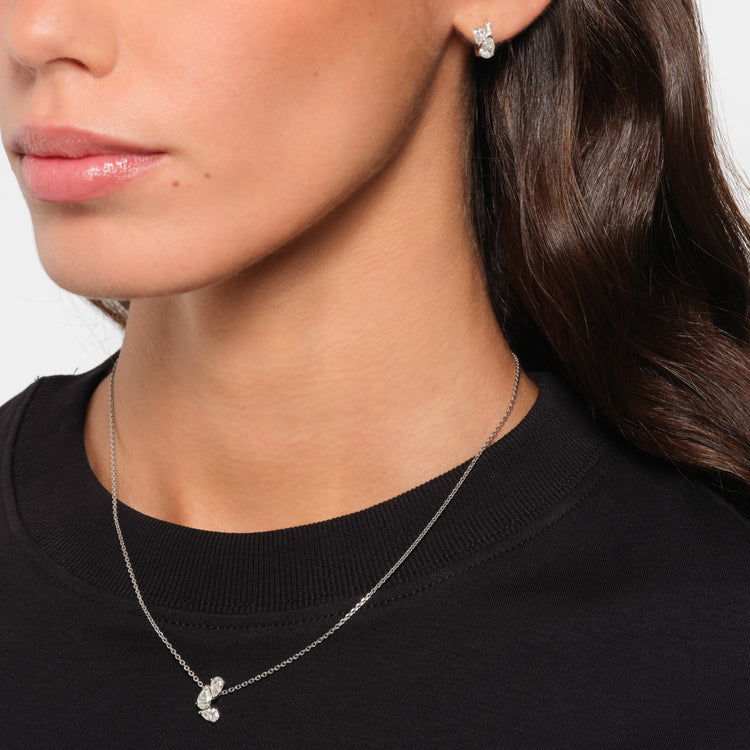 Serti sur Vide pendant set with 3 diamonds