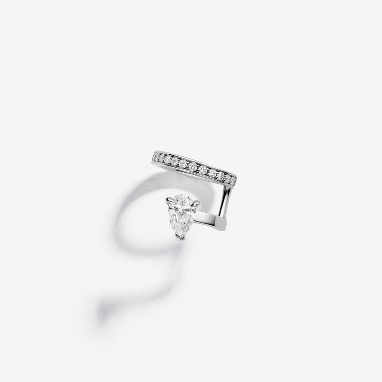 Serti sur Vide earcuff in white gold