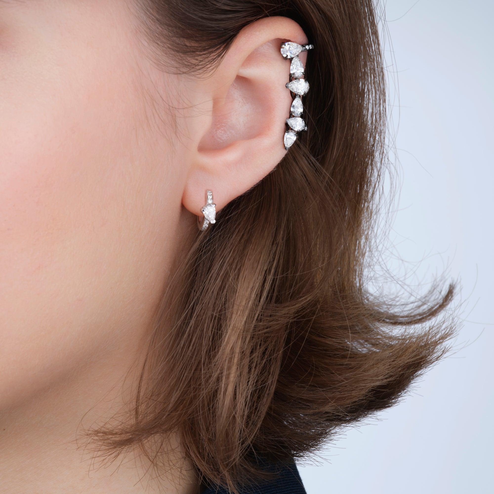 Serti sur Vide earcuff set with 6 diamonds
