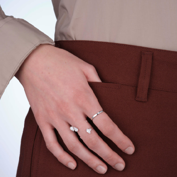 Bague Serti sur Vide sertie de 3 diamants taille poire