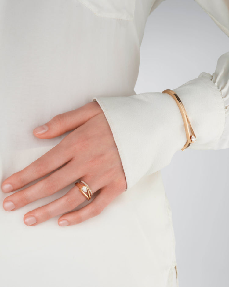 Serti Inversé ring set with 1 diamond