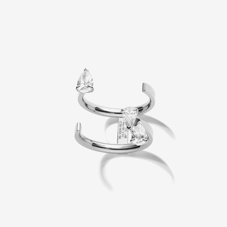 Serti sur Vide ring in white gold with 3 pear cut diamonds